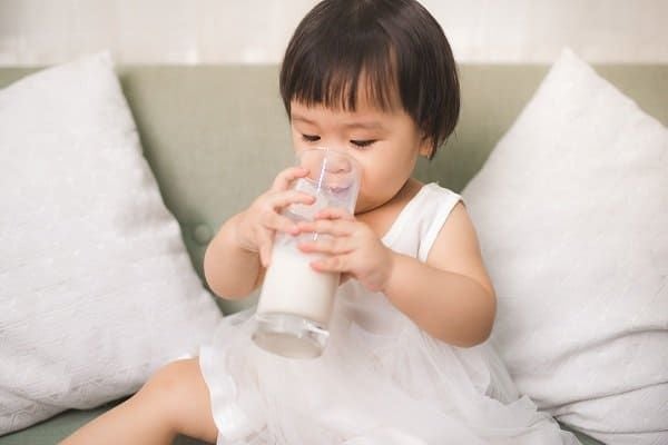 Sữa NAN có gây táo bón hay tiêu chảy không? Giải đáp theo từng cơ địa trẻ